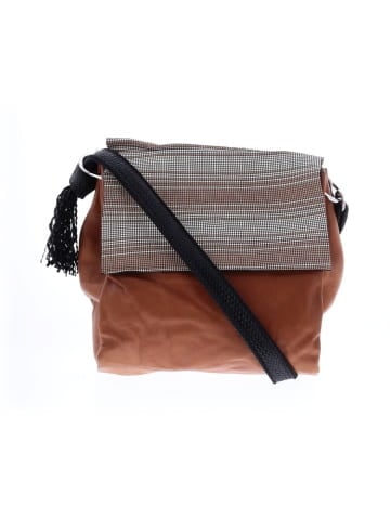Daniella Lehavi Messenger (view 1)