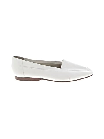 Apostrophe Flats (view 1)