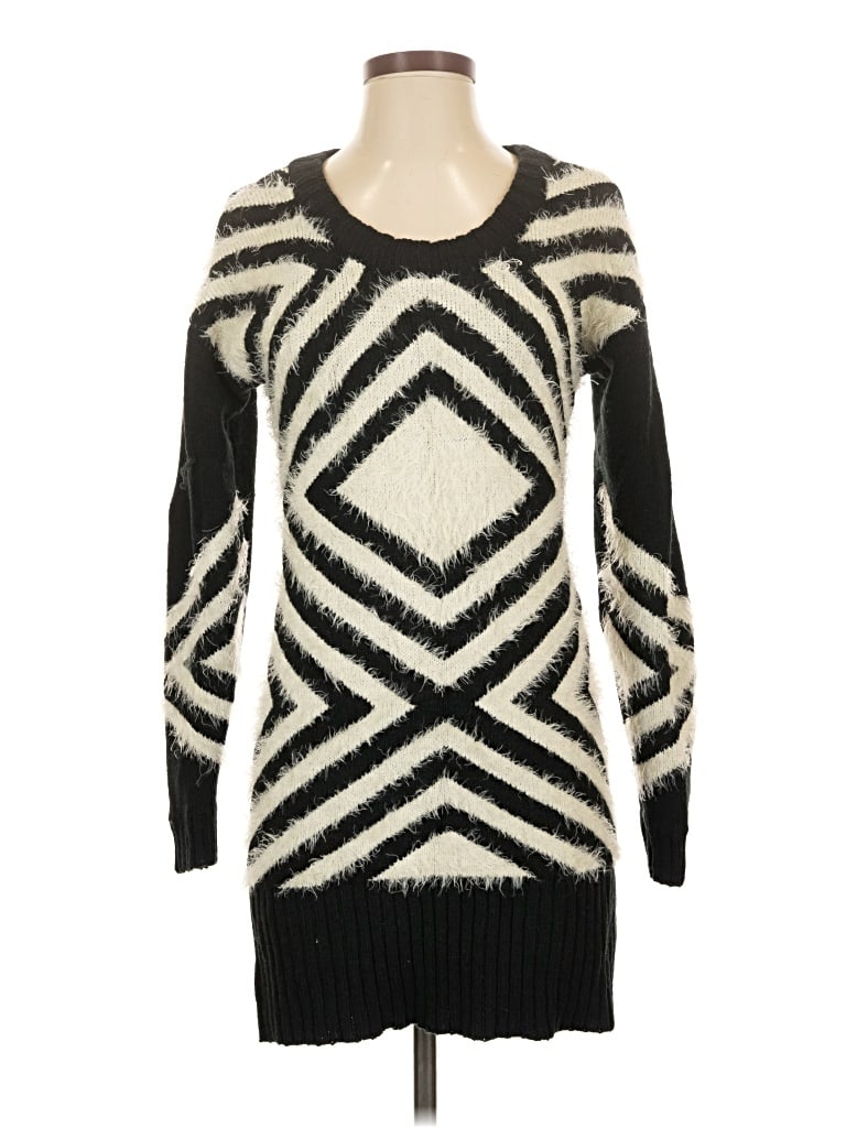 Click to view more detailed imagery on our partner's website Pre-owned Xoxo Pullover Sweater In Black