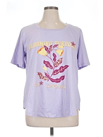 BLOOMCHIC Short Sleeve T-Shirt (view 1)