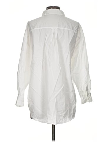 Old Navy Long Sleeve Button-Down Shirt (view 2)