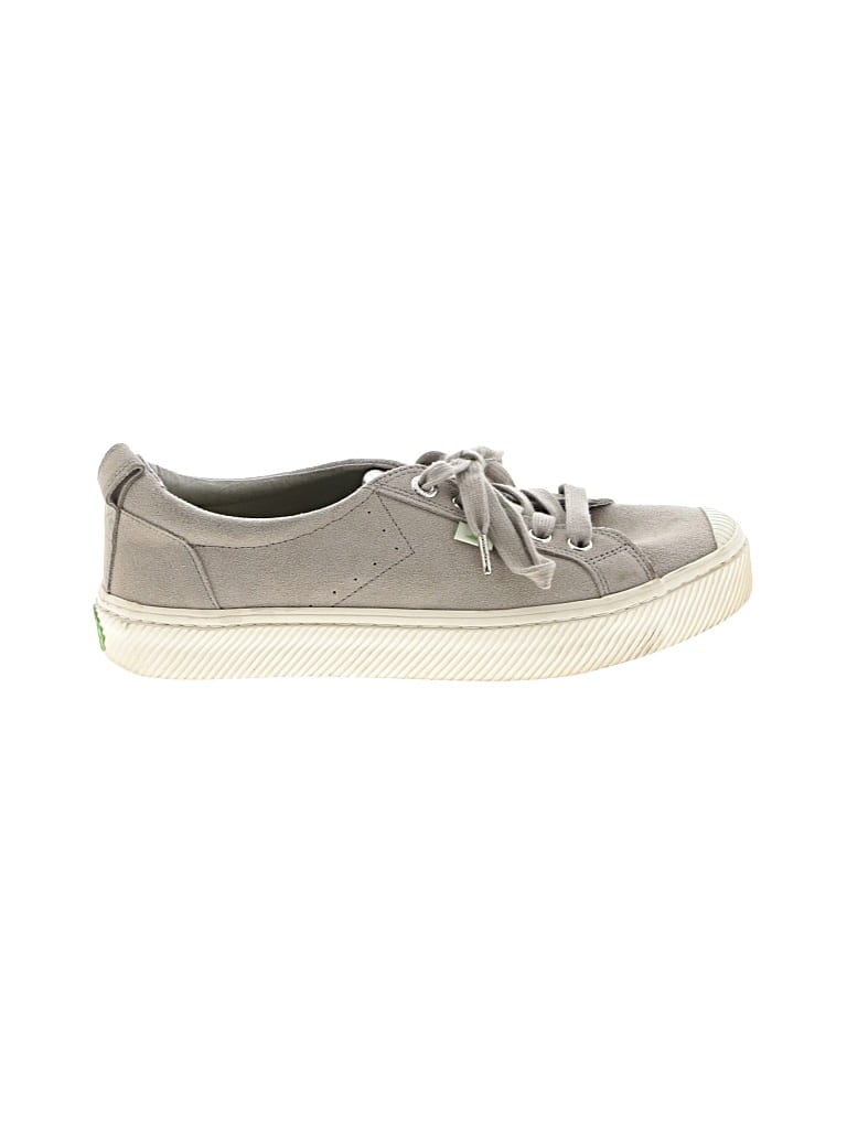 Pre-owned Cariuma Sneakers In Gray