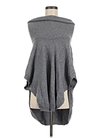 Sisters Poncho (view 1)