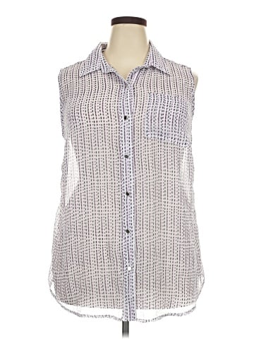 Liz Claiborne Sleeveless Button-Down Shirt (view 1)
