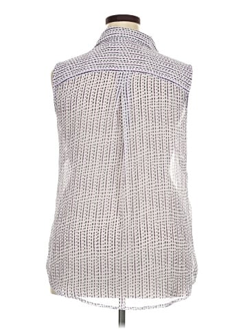 Liz Claiborne Sleeveless Button-Down Shirt (view 2)
