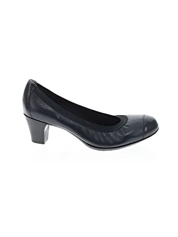 Munro American Heels (view 1)