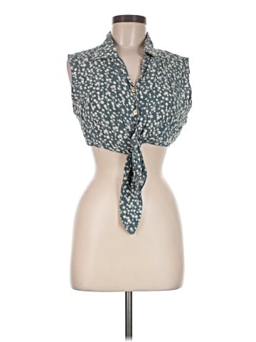 Final Touch Sleeveless Button-Down Shirt (view 1)