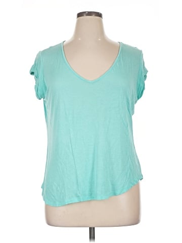Jennifer Lopez Short Sleeve T-Shirt (view 1)
