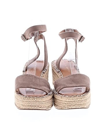 Kelly & Katie Wedges (view 2)