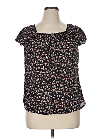 No Boundaries Short Sleeve Blouse (view 1)
