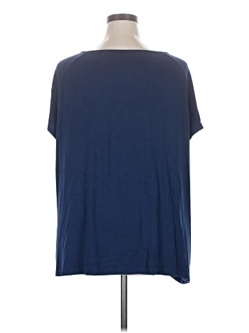 BLOOMCHIC Short Sleeve T-Shirt (view 2)