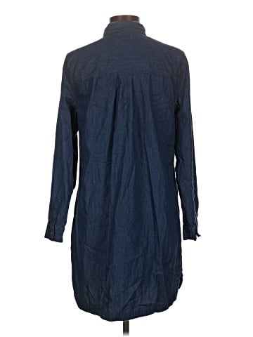 Old Navy Long Sleeve Button-Down Shirt (view 2)