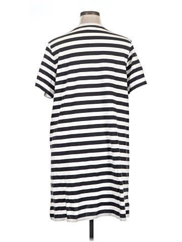 Old Navy Casual Dress (view 2)