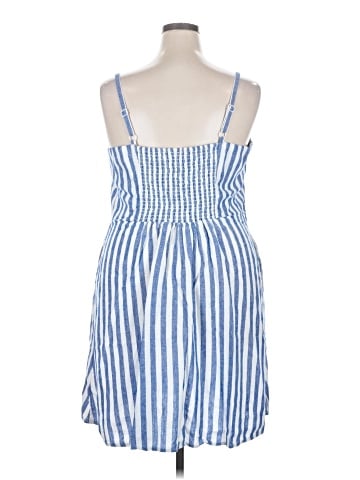 Old Navy Casual Dress (view 2)