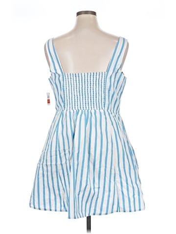 Old Navy Casual Dress (view 2)
