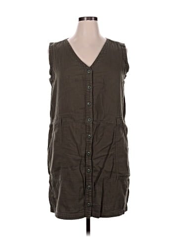 Old Navy Sleeveless Button-Down Shirt (view 1)