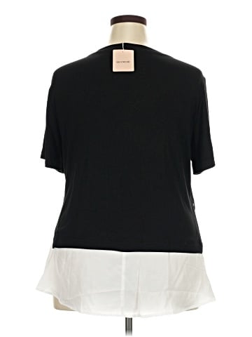 BLOOMCHIC Short Sleeve T-Shirt (view 2)