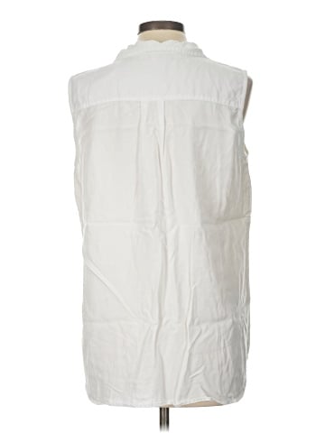 North Style Sleeveless Button-Down Shirt (view 2)