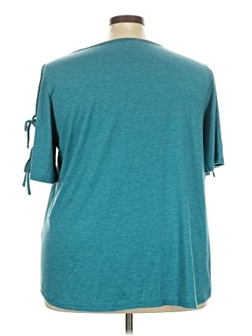 BLOOMCHIC Short Sleeve T-Shirt (view 2)