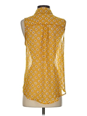 Sans Souci Sleeveless Button-Down Shirt (view 2)