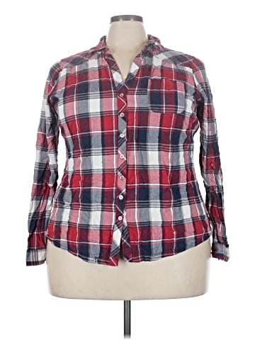 Maurices Long Sleeve Button-Down Shirt (view 1)
