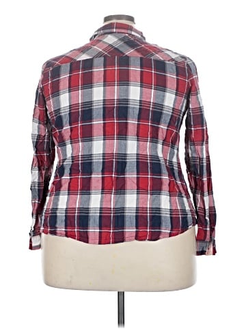 Maurices Long Sleeve Button-Down Shirt (view 2)