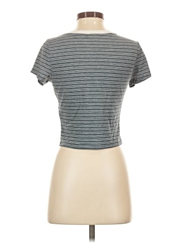 Charlotte Russe Short Sleeve T-Shirt (view 2)