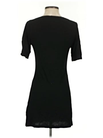 H&M Short Sleeve T-Shirt (view 2)