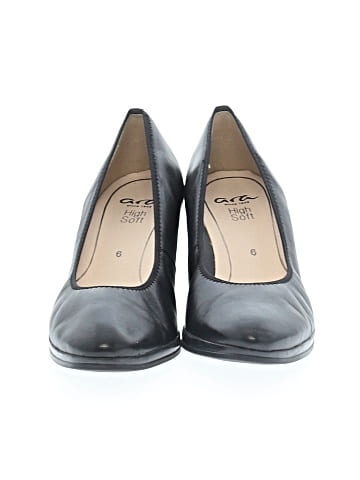 Ara Heels (view 2)