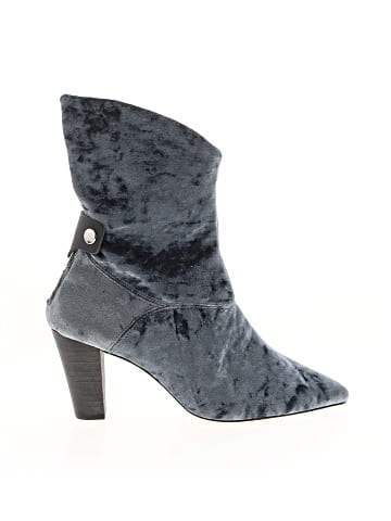 Free Kisses Boots (view 1)