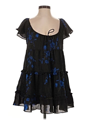 Urban Outfitters Casual Dress (view 1)