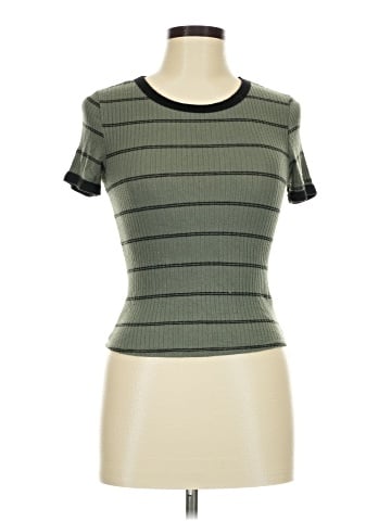 Charlotte Russe Short Sleeve T-Shirt (view 1)