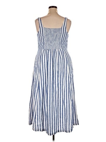 Old Navy Casual Dress (view 2)