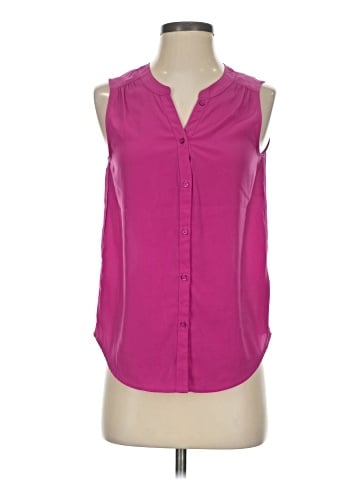 American Eagle Outfitters Sleeveless T-Shirt (view 1)