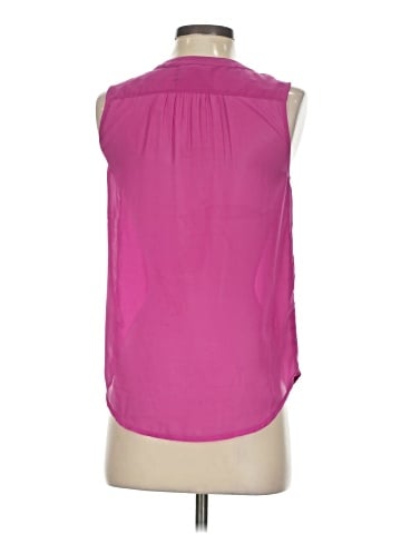 American Eagle Outfitters Sleeveless T-Shirt (view 2)