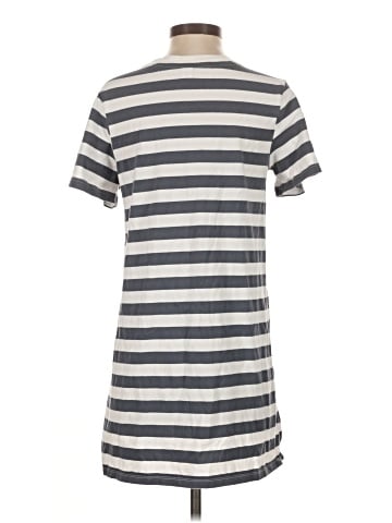 Old Navy Casual Dress (view 2)