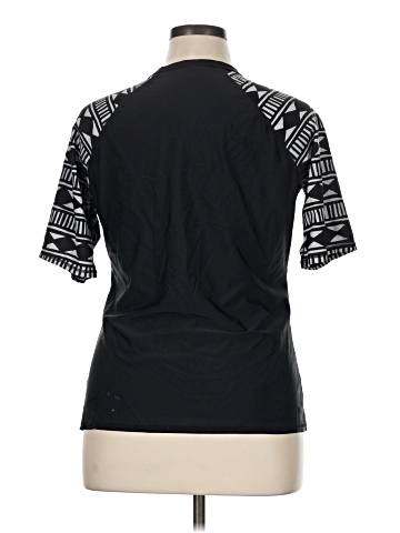 Old Navy Active T-Shirt (view 2)