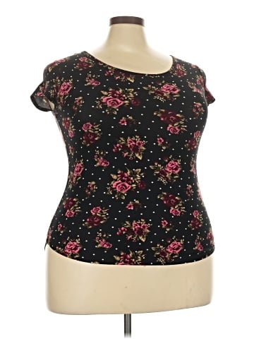 No Boundaries Short Sleeve Top (view 1)