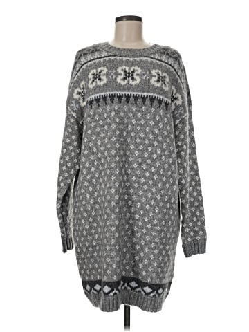 American Eagle Outfitters Pullover Sweater (view 1)