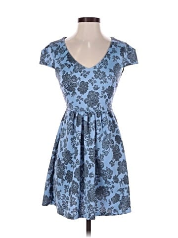 B. Darlin Casual Dress (view 1)
