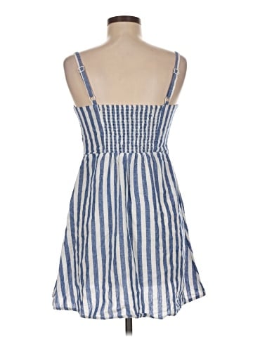 Old Navy Casual Dress (view 2)