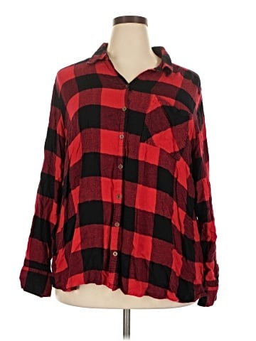Maurices Long Sleeve Button-Down Shirt (view 1)