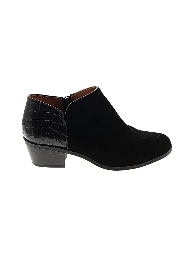 Pre-owned Vionic Ankle Boots In Black