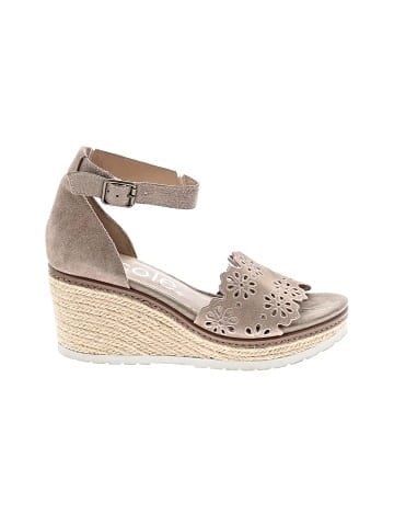 Nicole Wedges (view 1)