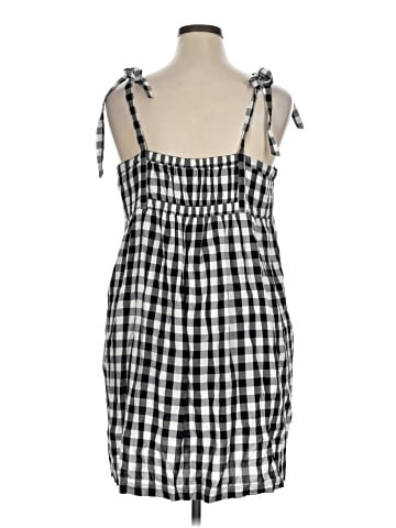 Old Navy Casual Dress (view 2)