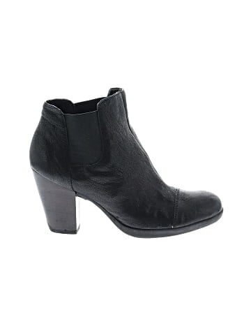 Kenneth Cole REACTION Ankle Boots (view 1)