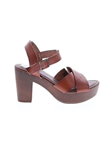 Universal Thread Sandals (view 1)