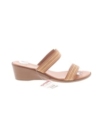 Toscanella Wedges (view 1)