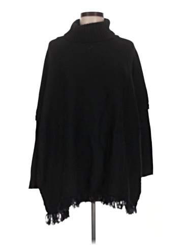 Luciano Barbera Poncho (view 1)