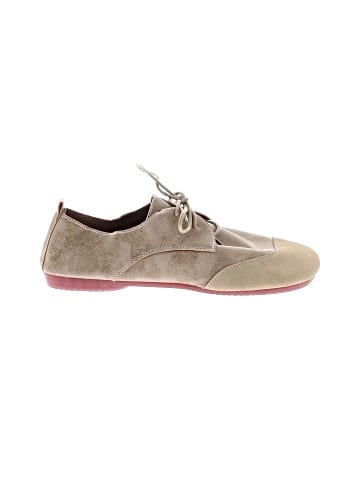 Unbranded Flats (view 1)